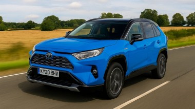 SUV híbridos en 2025: los modelos que marcan tendencia En 2025 los SUV híbridos dominan el mercado: Toyota, Hyundai, Kia y Ford lideran con modelos eficientes, versátiles y con etiqueta ECO.