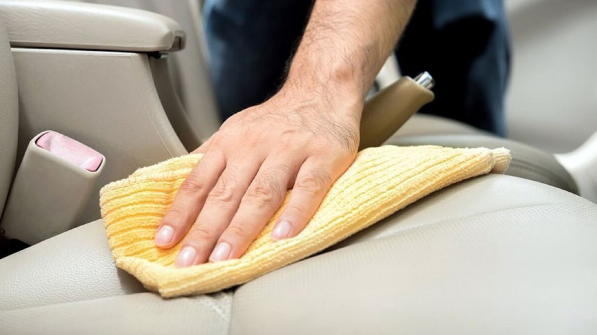 Cómo limpiar la tapicería del coche y dejarla como nueva
