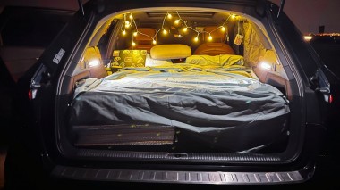 Consejos básicos para dormir en un coche camper: lo que necesitas saber dormir en coche camper, consejos camper, pernoctar en camper, ventilación, aislamiento térmico, seguridad, confort, camperización básica.