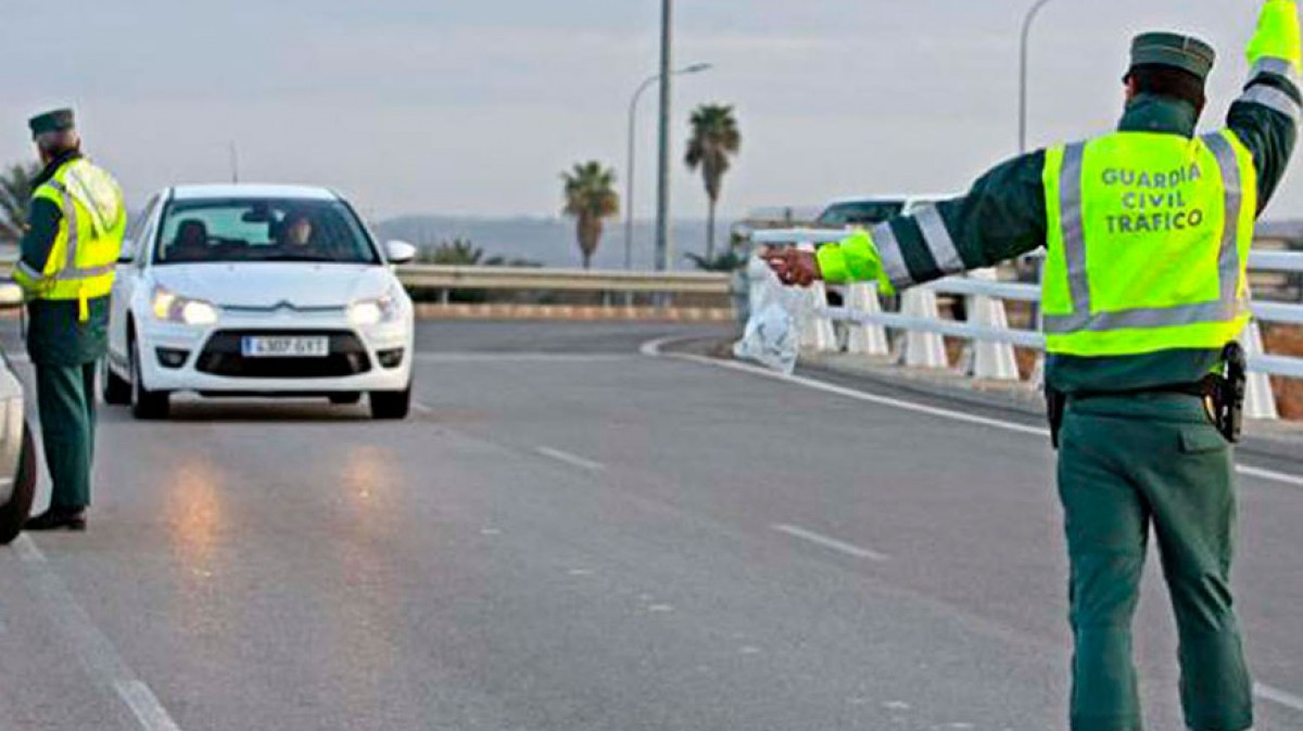 La Guardia Civil recuerda cómo poner los triángulos de emergencia