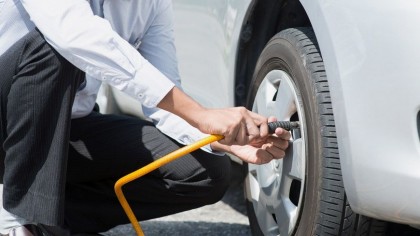 Conducir con los neumáticos en perfecto estado nos brinda seguridad (para...